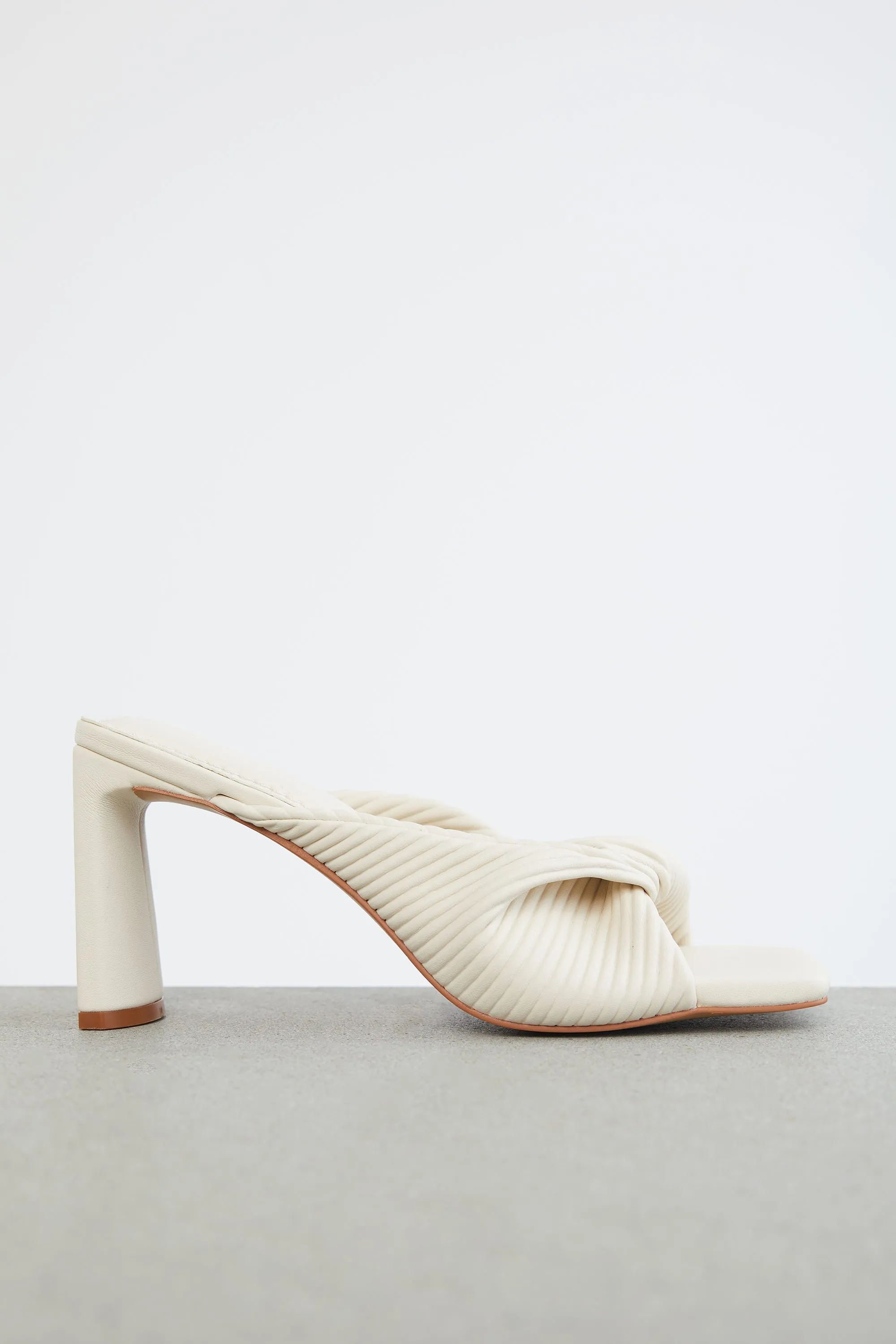 RIBBED TWIST HEELS