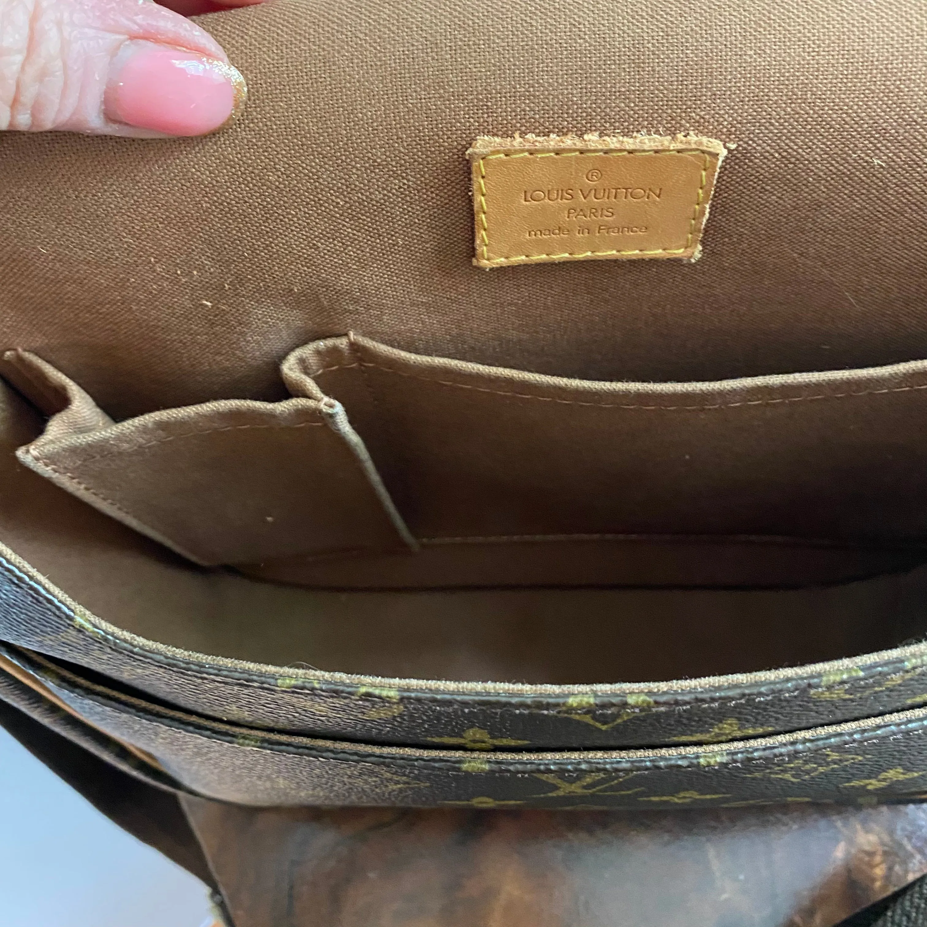 The Peacock Messenger - Vintage Monogram in Tan